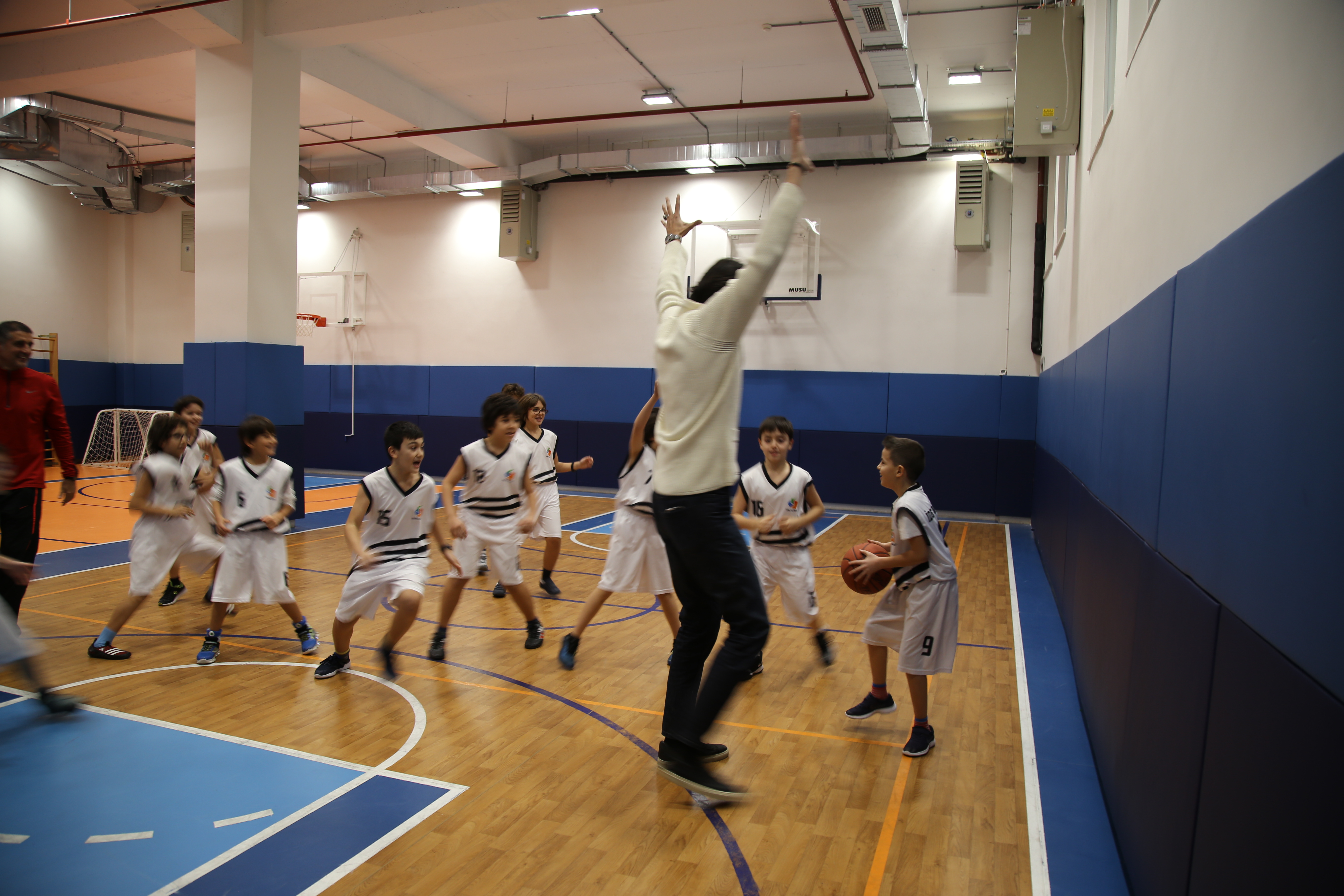 Milli Basketbolcu Kerem Gönlüm ide’de!