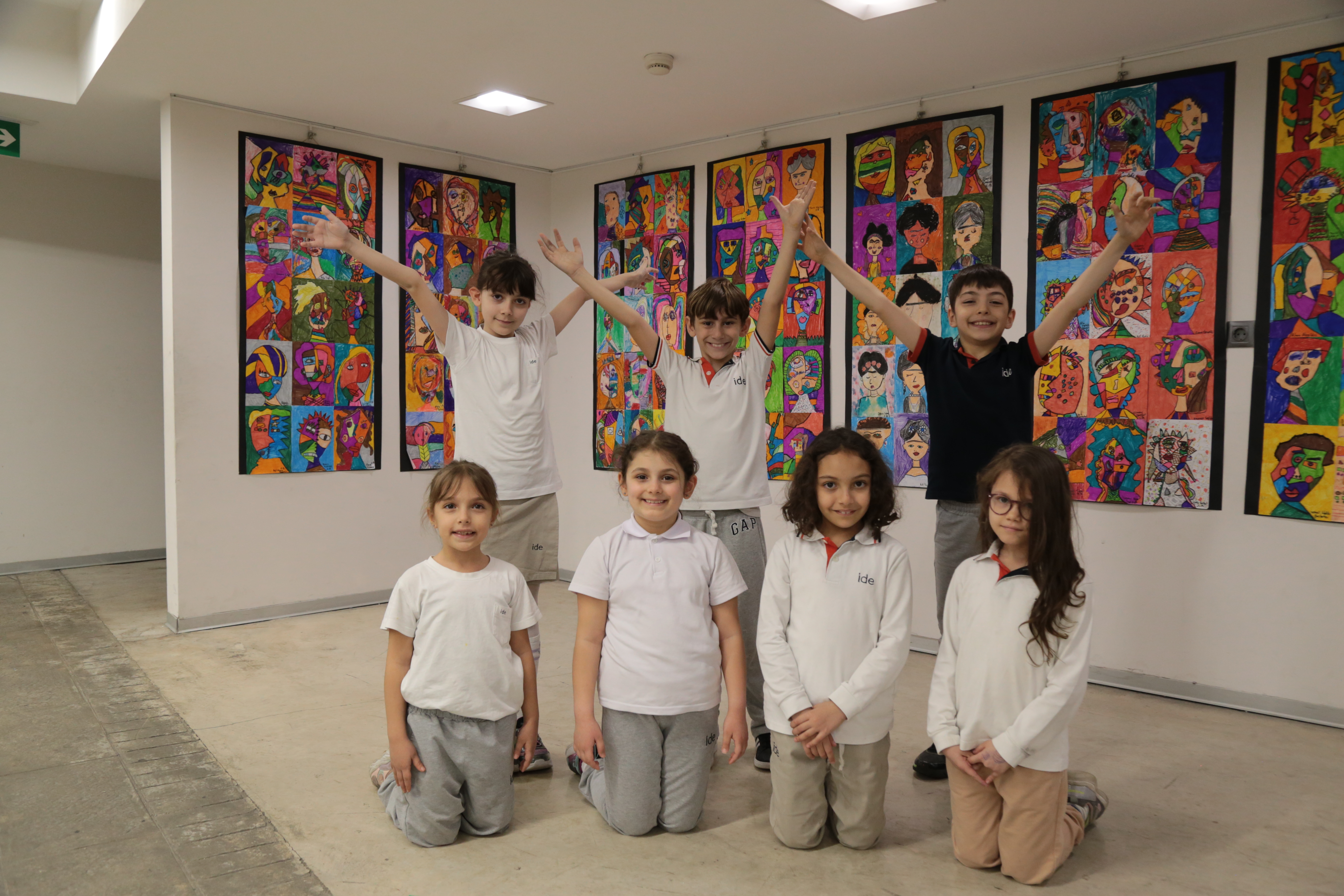 Sanatın İzinde Bir Yolculuk: ide'li Öğrencilerin "Renklerin Sesi" Sergisi
