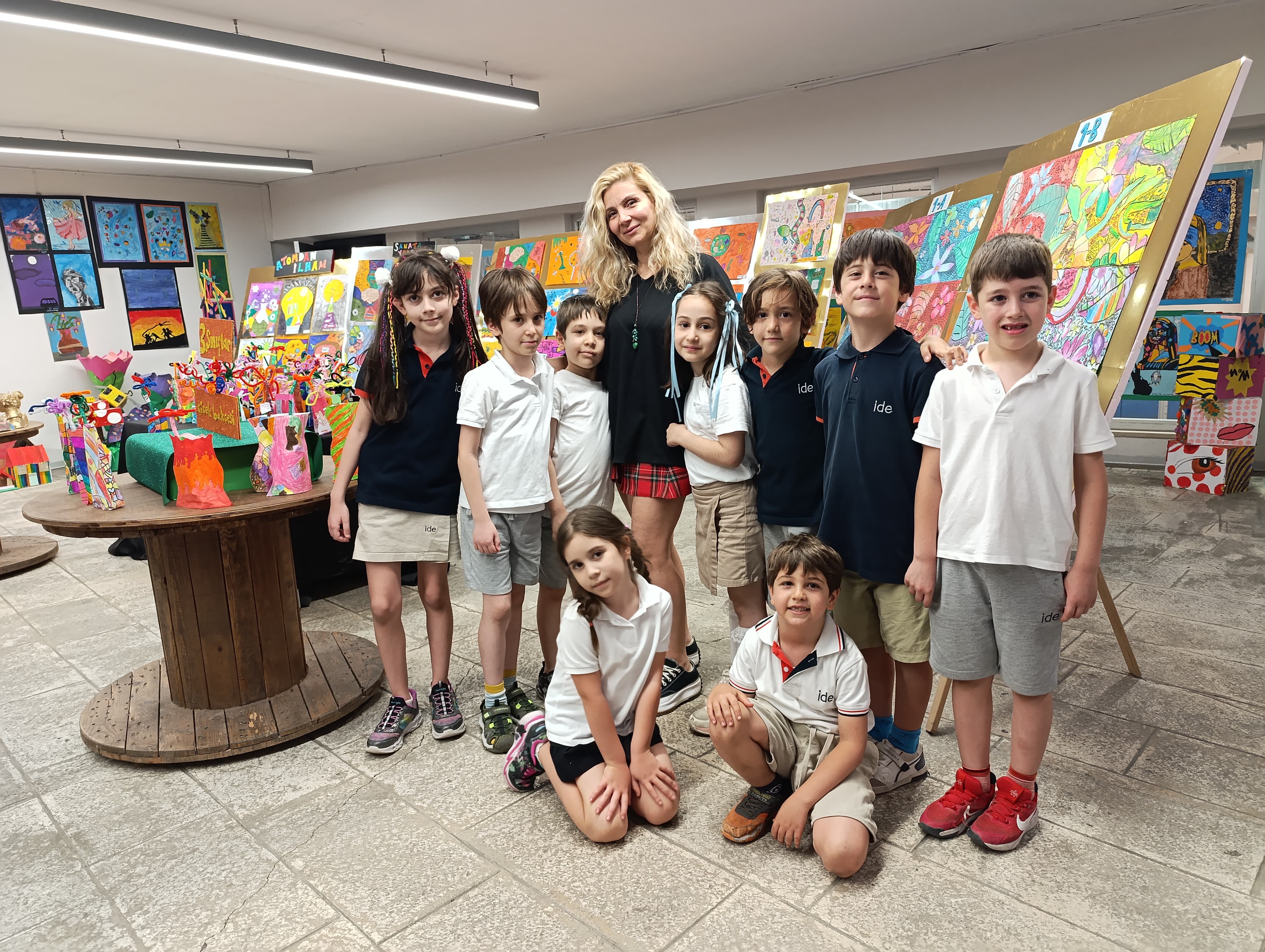 Sanat Dolu Bir Yılın Zirvesi: ide okulları Yıl Sonu Sergisi Göz Kamaştırdı!