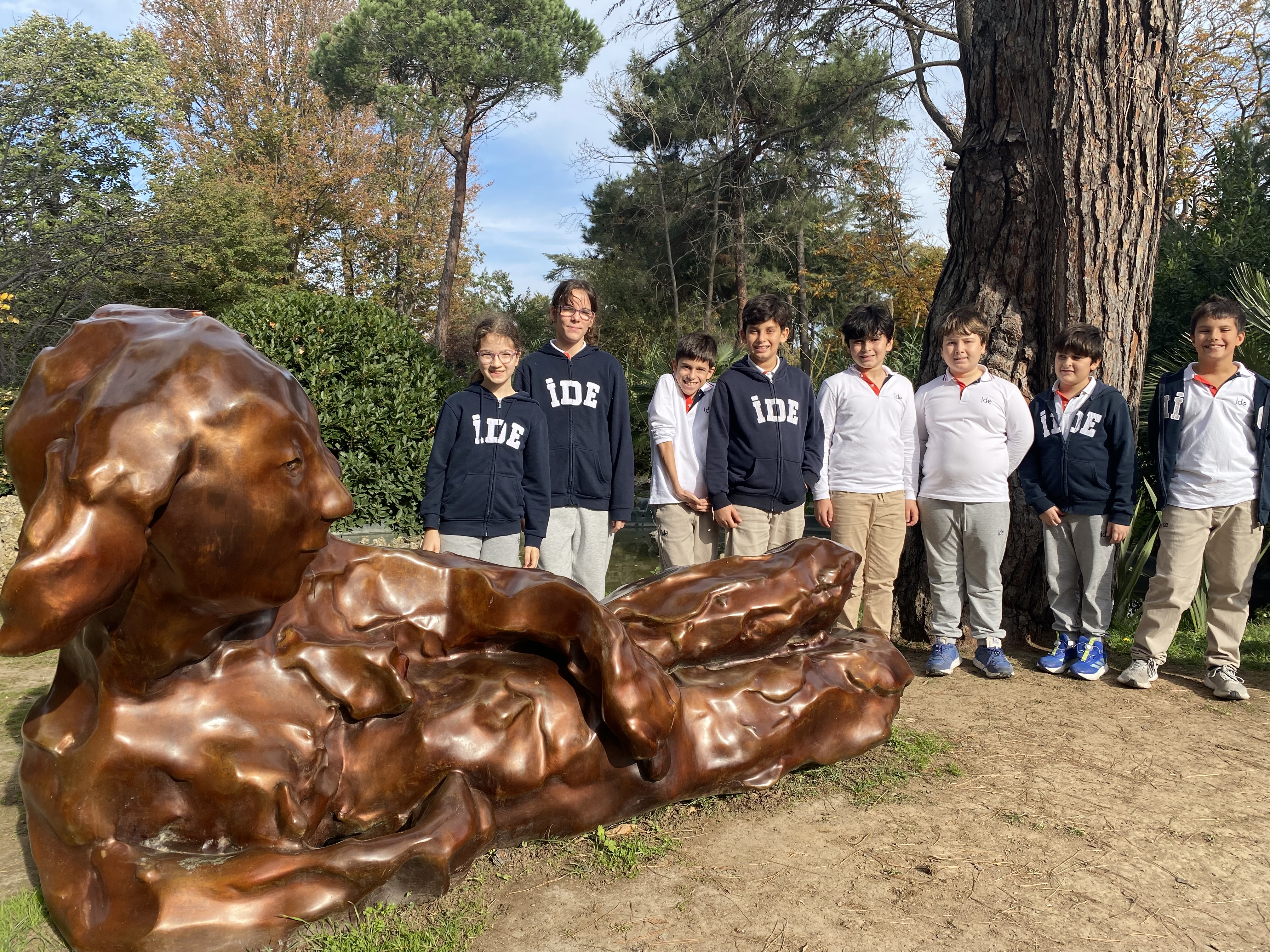 Dönüşümün İzinde: ide okulları Öğrencileri Folia Sergisi’nde