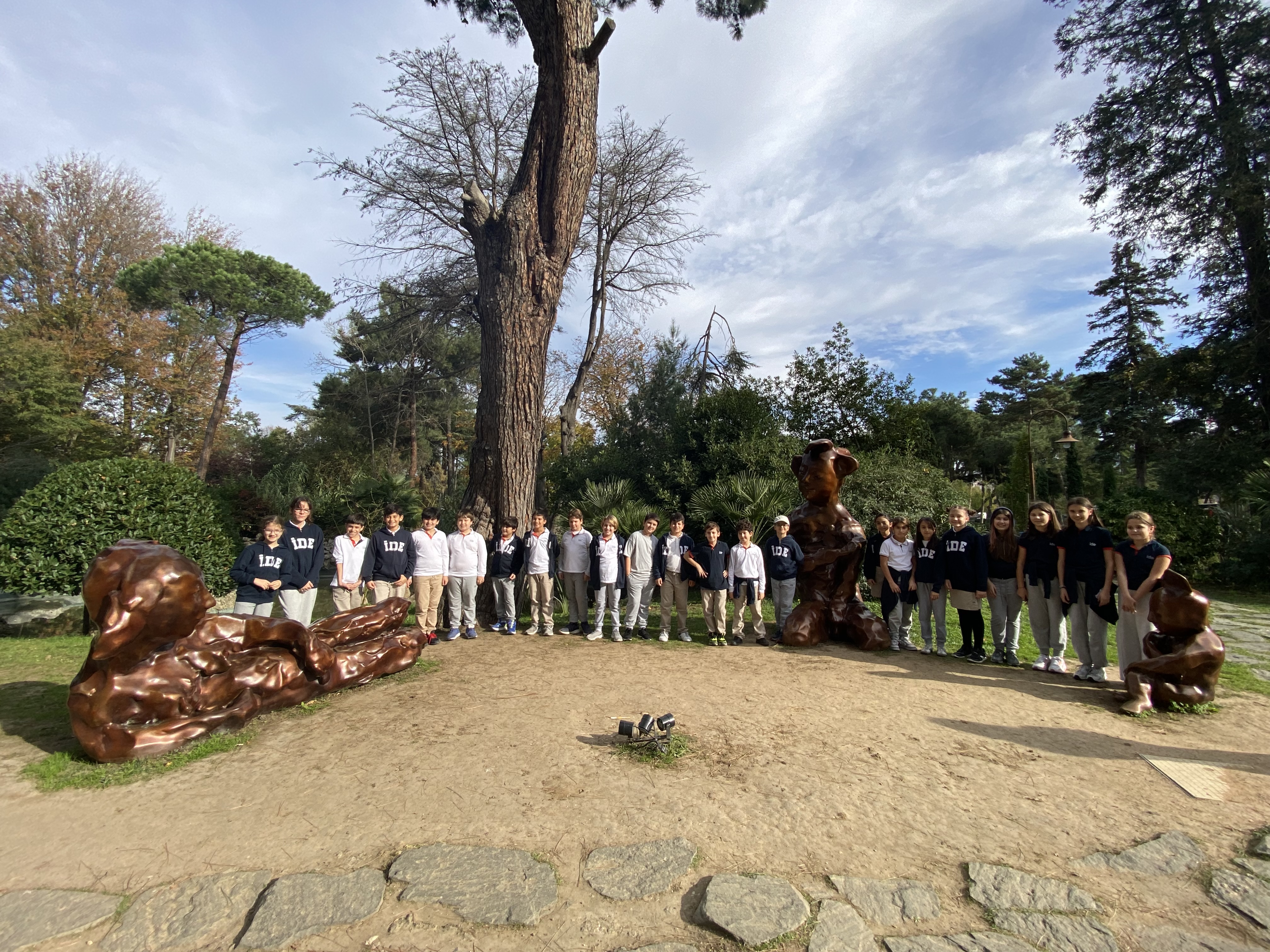 Dönüşümün İzinde: ide okulları Öğrencileri Folia Sergisi’nde