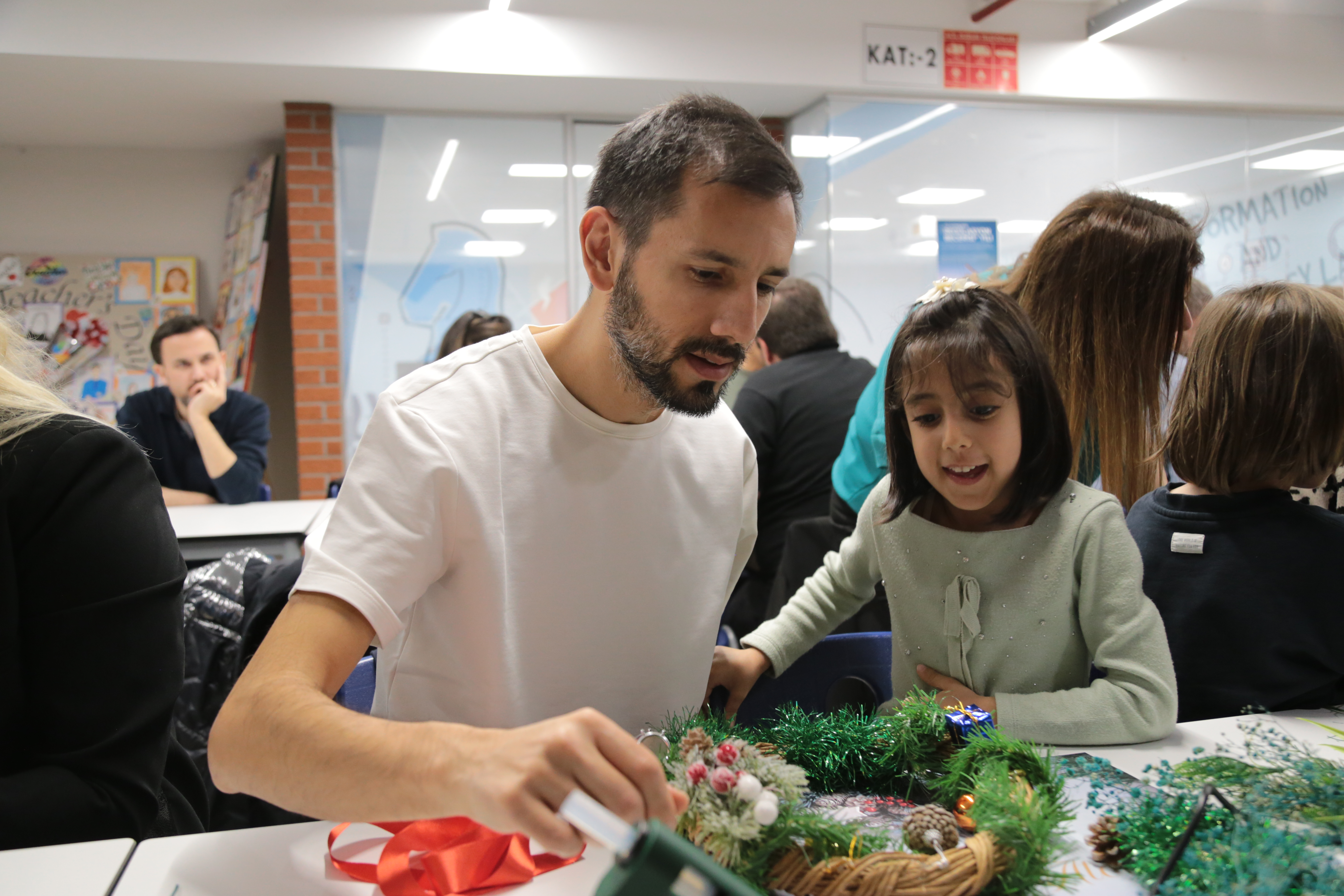 İlkokula Güvenli Bir Başlangıç: Velilerimizle Eğitim Yolculuğuna Bilinçli Adımlar