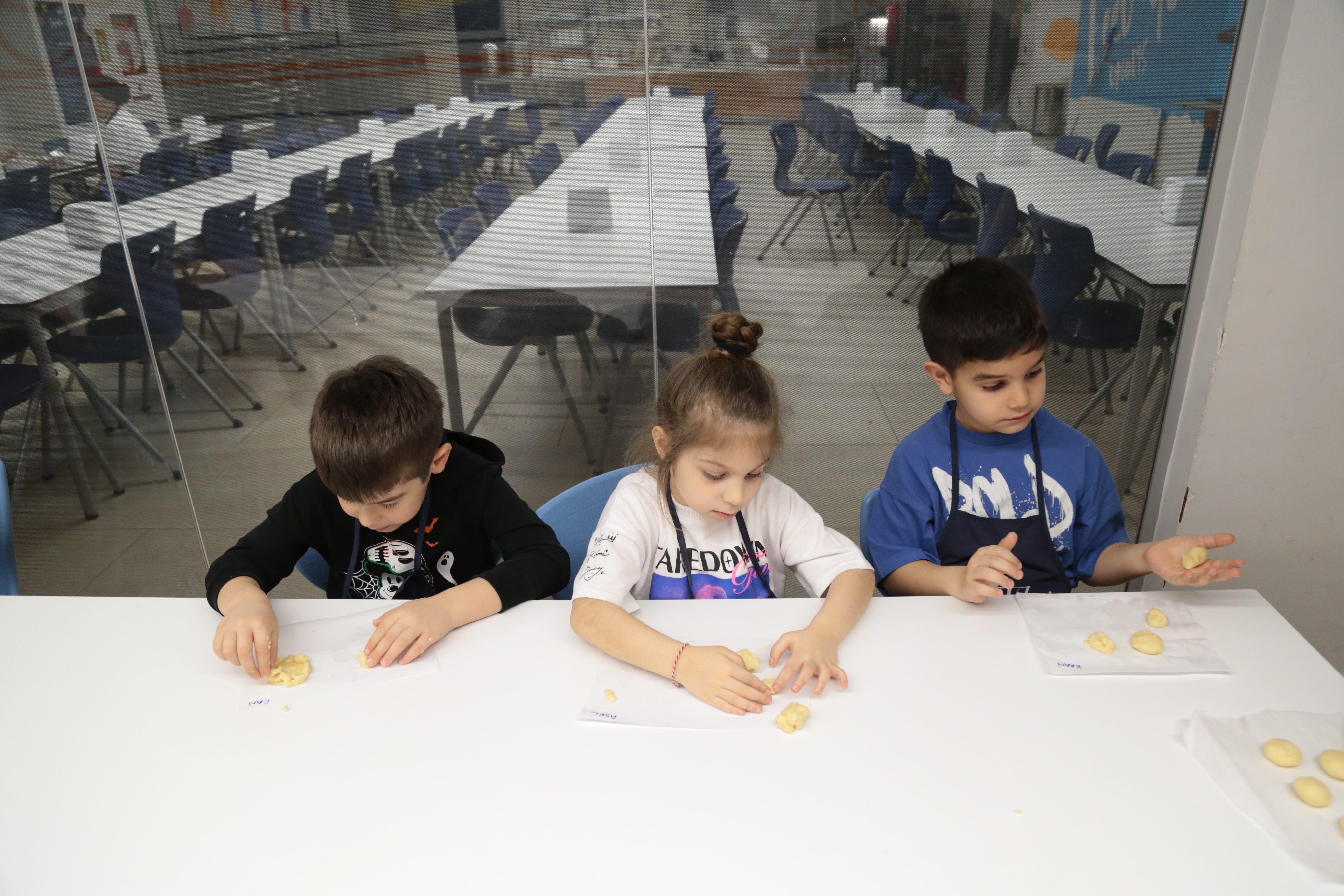 Minik Şeflerden Lezzetli Bir Deneyim: Tuzlu Kurabiye Yapımı