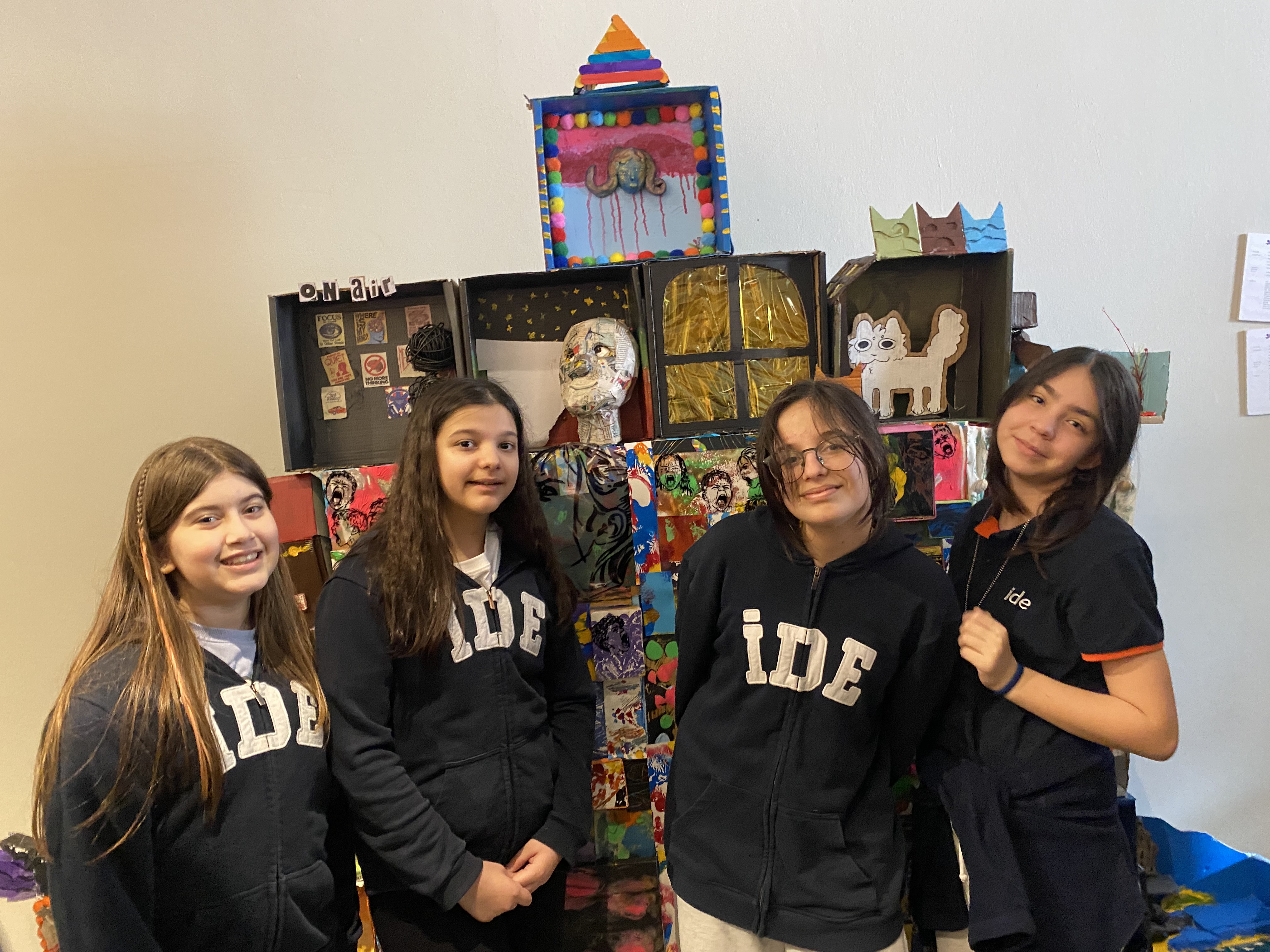 Küçük Pencerelerden Büyük Duygulara: “Mutluluk Pencereleri” ile Bienaldeyiz