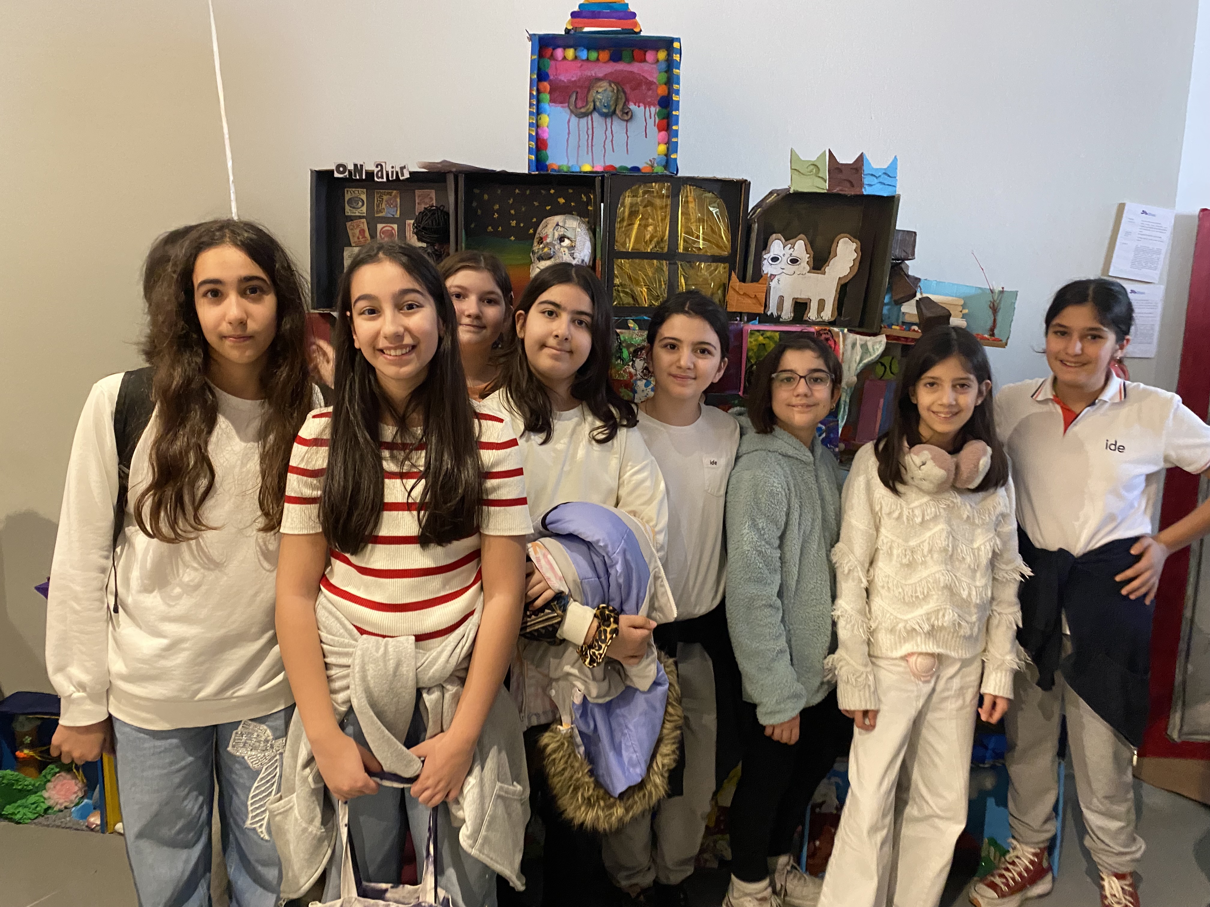 Küçük Pencerelerden Büyük Duygulara: “Mutluluk Pencereleri” ile Bienaldeyiz