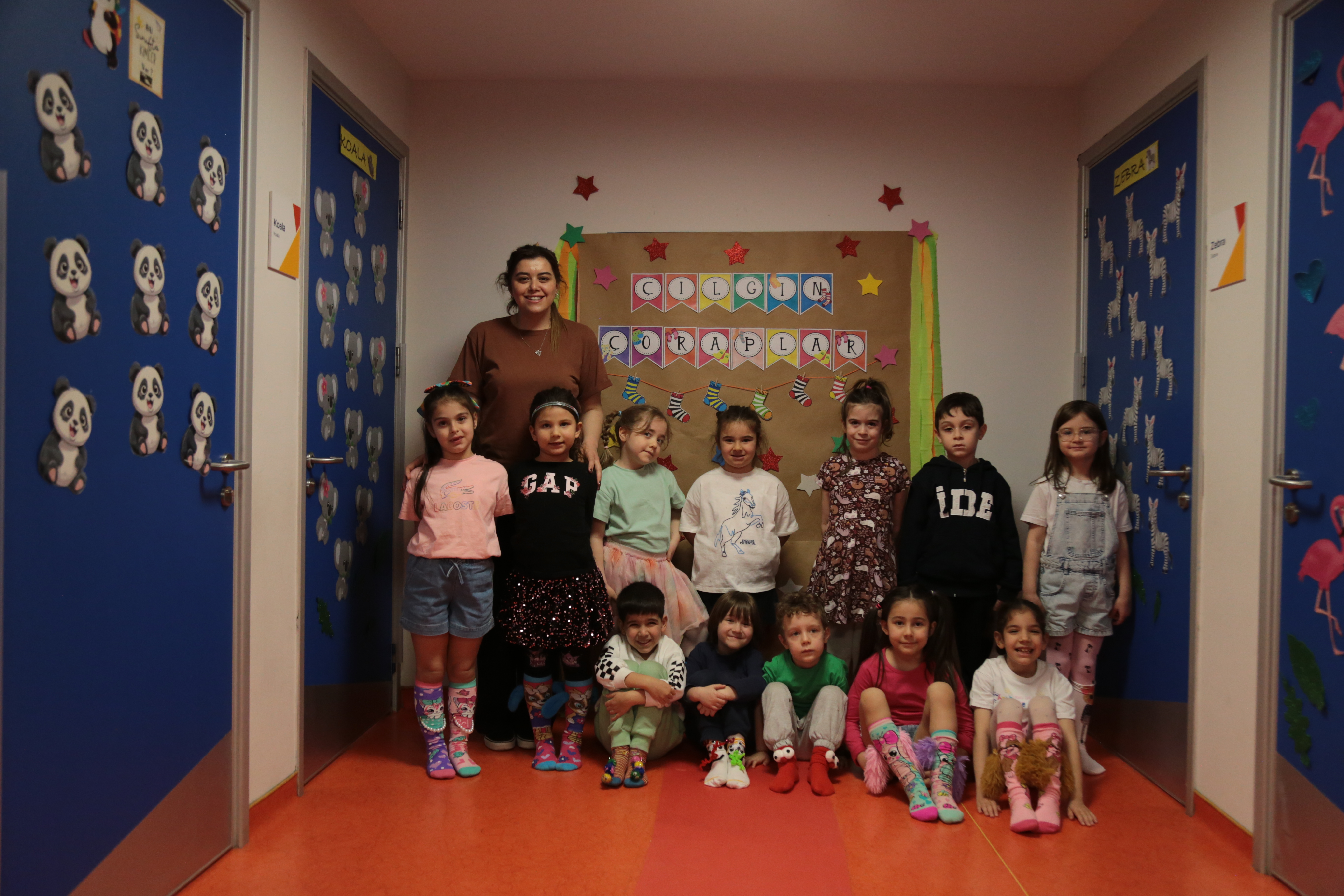 Farklılıkların Renkli Kutlaması: ide okulları Anaokulunda Çılgın Çorap Günü