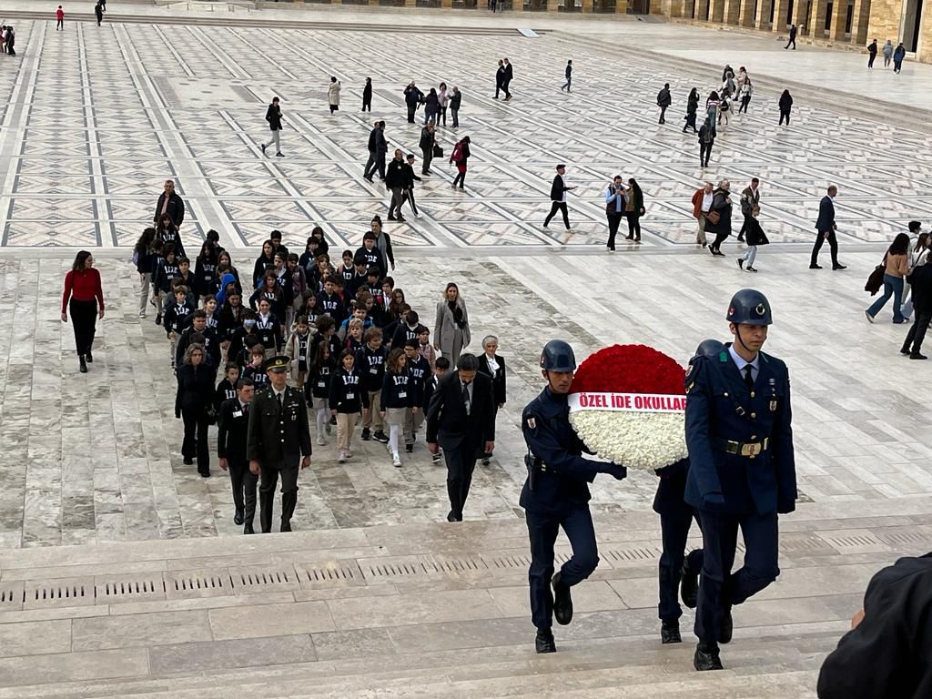ide Öğrencileri Anıtkabir'de!