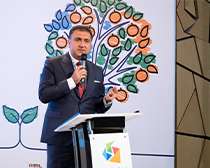 Erken Çocukluk Eğitiminde Öğretmenin Rolü: TÖZOK Sempozyumu'nda Derinlemesine Tartışmalar