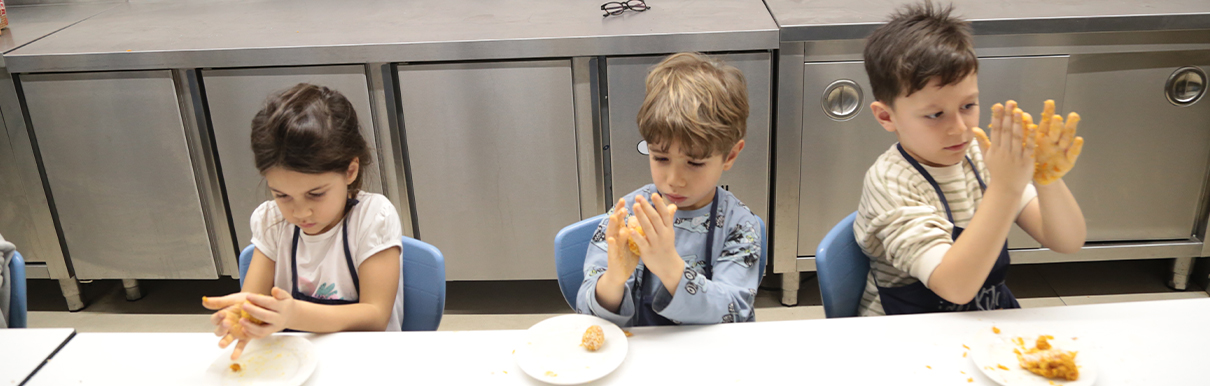 Küçük Eller Büyük Beceriler