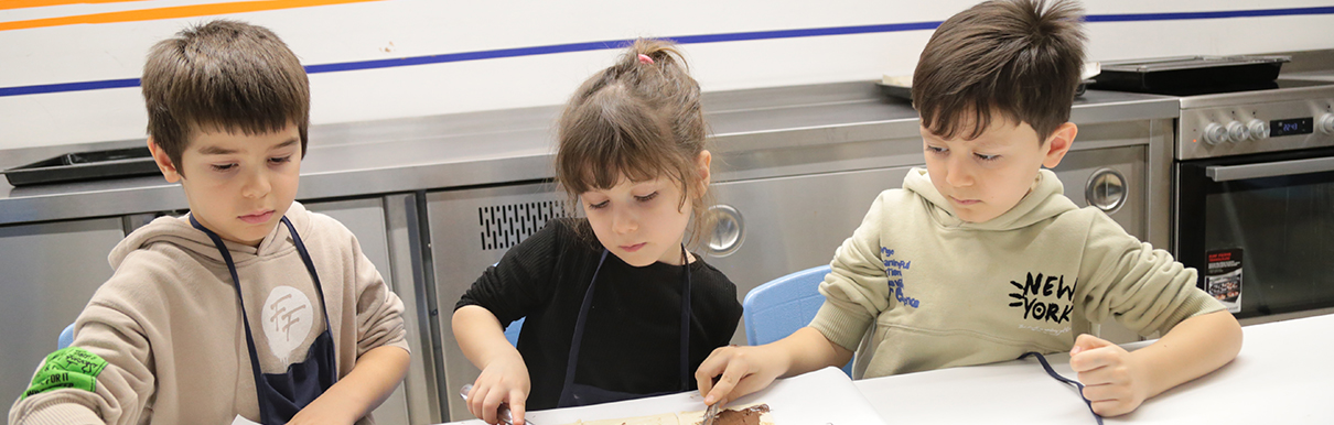 ide Mutfak Atölyesinde Milföy Hamurundan Yeni Yıl Ağacı