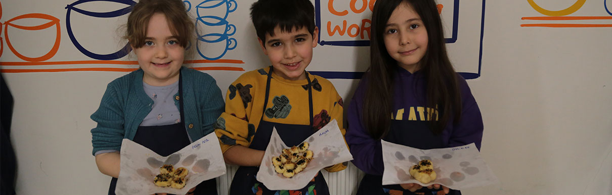 Minik Şeflerden Lezzetli Bir Deneyim: Tuzlu Kurabiye Yapımı