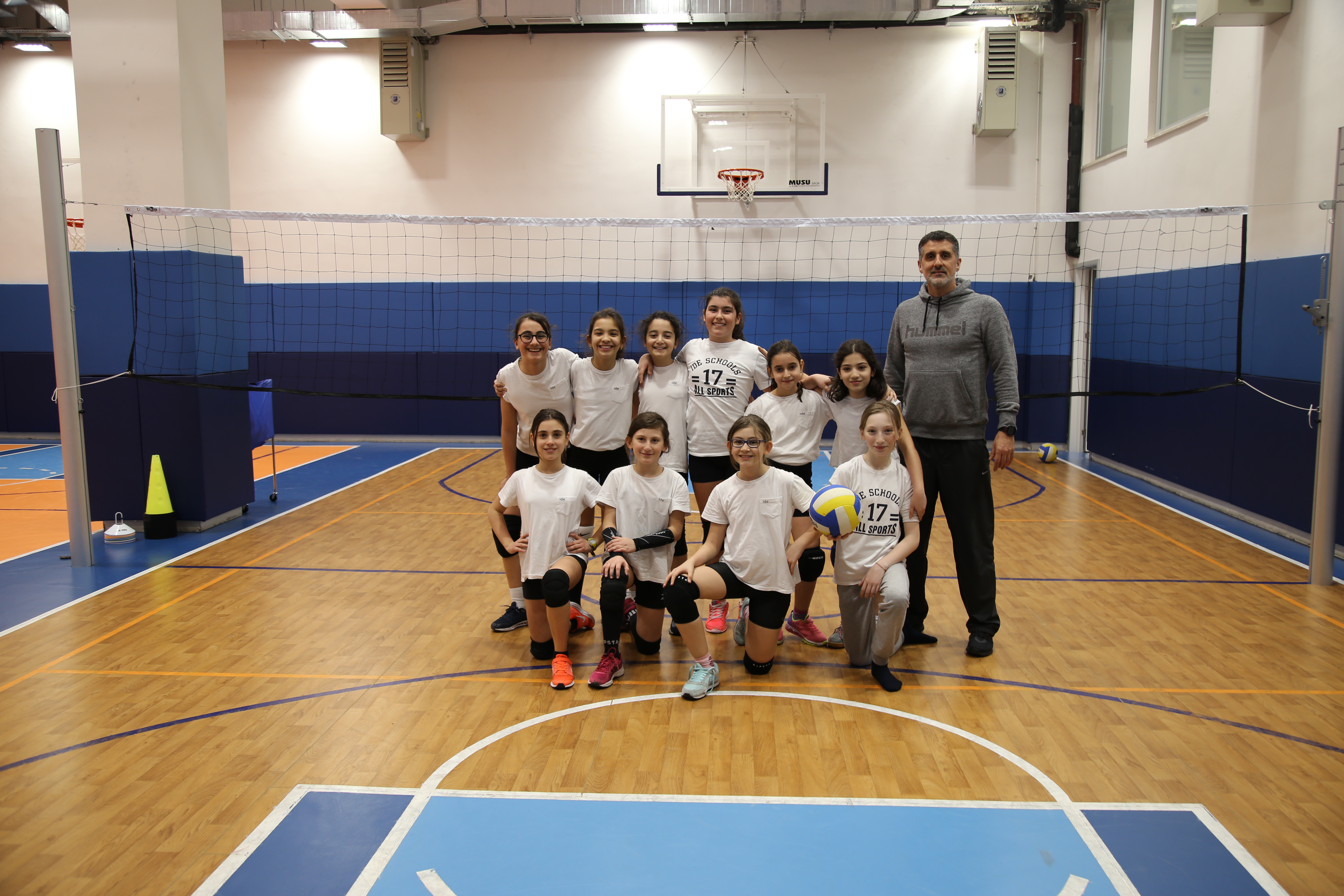 Küçük Kız Voleybol Takımımız Antrenmanda!