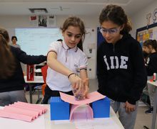 Kartonlardan Köprü Yapımı